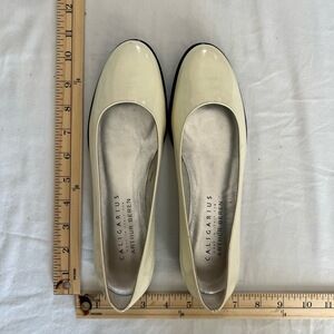 Caligarius by Arthur Beren Shoes Womens 7½ B Ivory Flat Patent Leather Round Toe